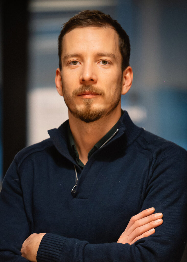 How To Break The Startup Chicken-and-Egg Problem Of Enterprise Sales